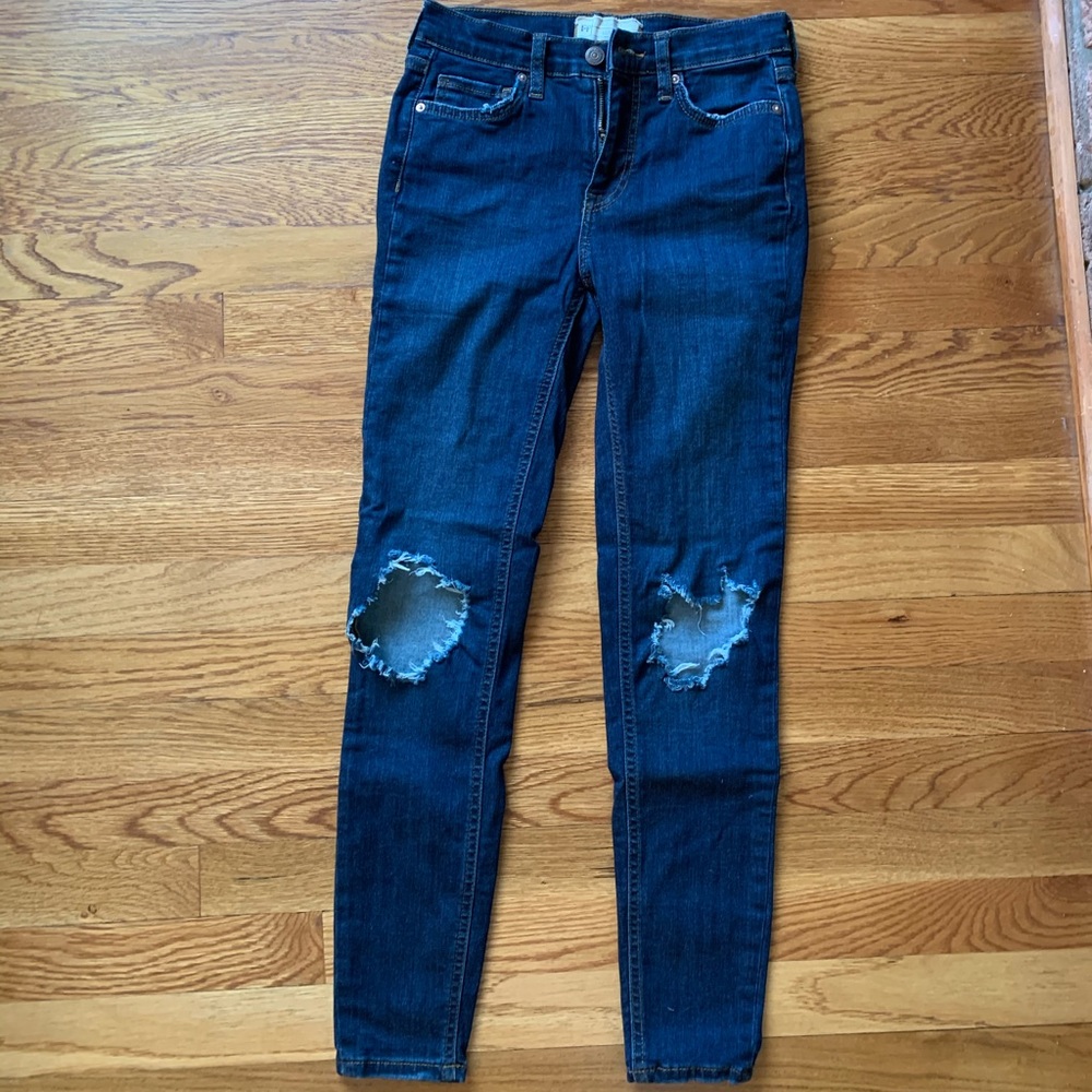 Free people skinny jeans with ripped knee